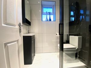 En-Suite- click for photo gallery